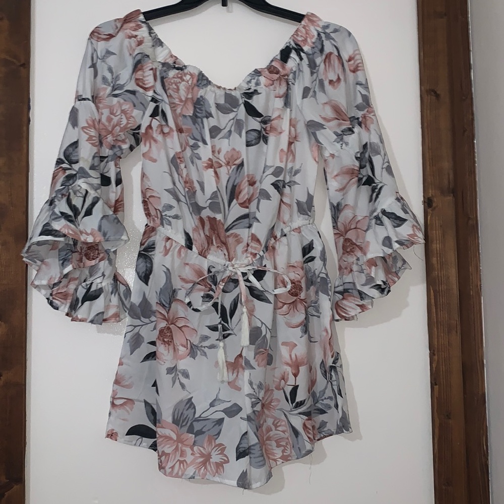 Cutest flowery romper perfect for any occasion size l